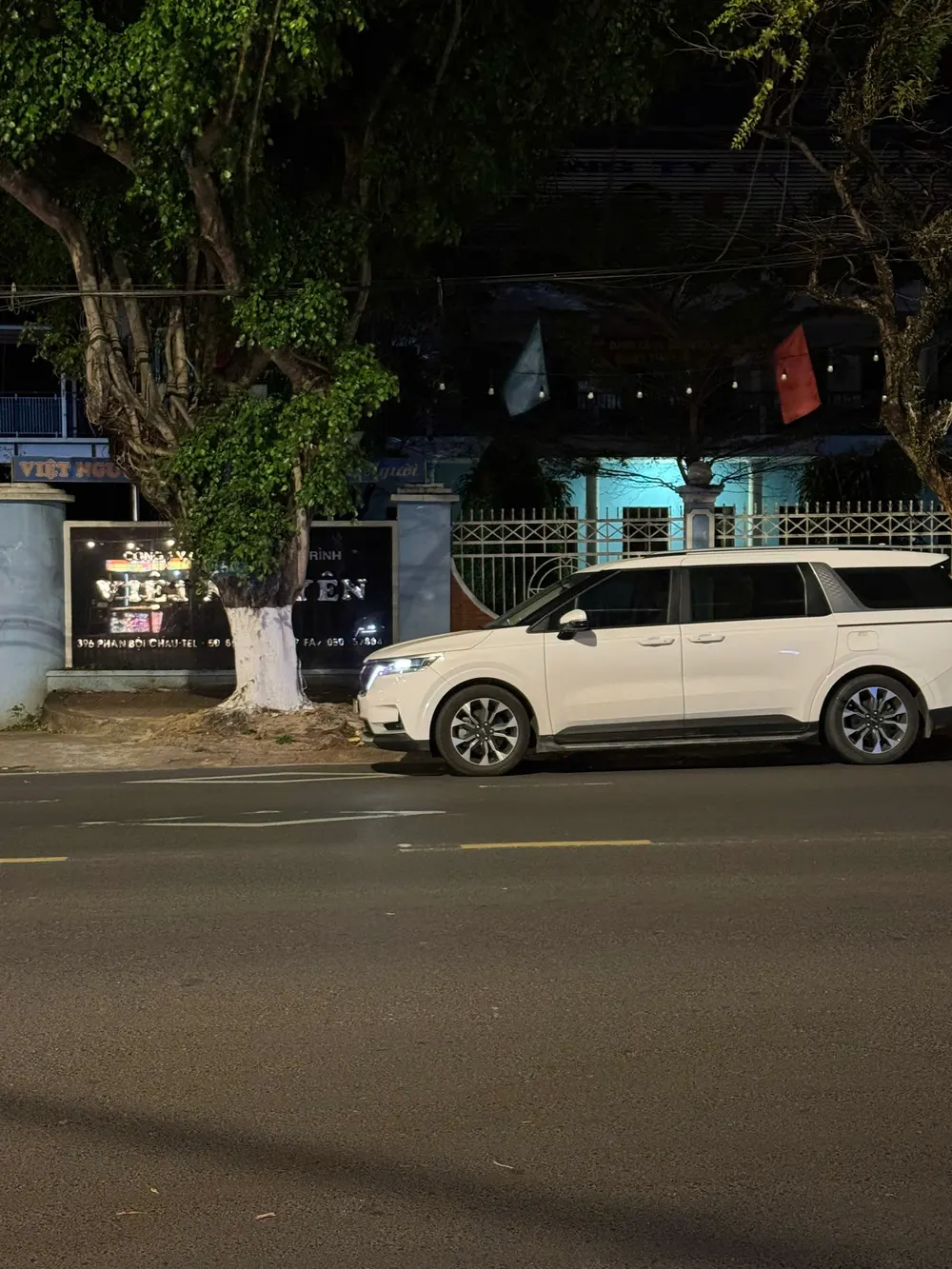 Xe 7 chỗ ban đêm